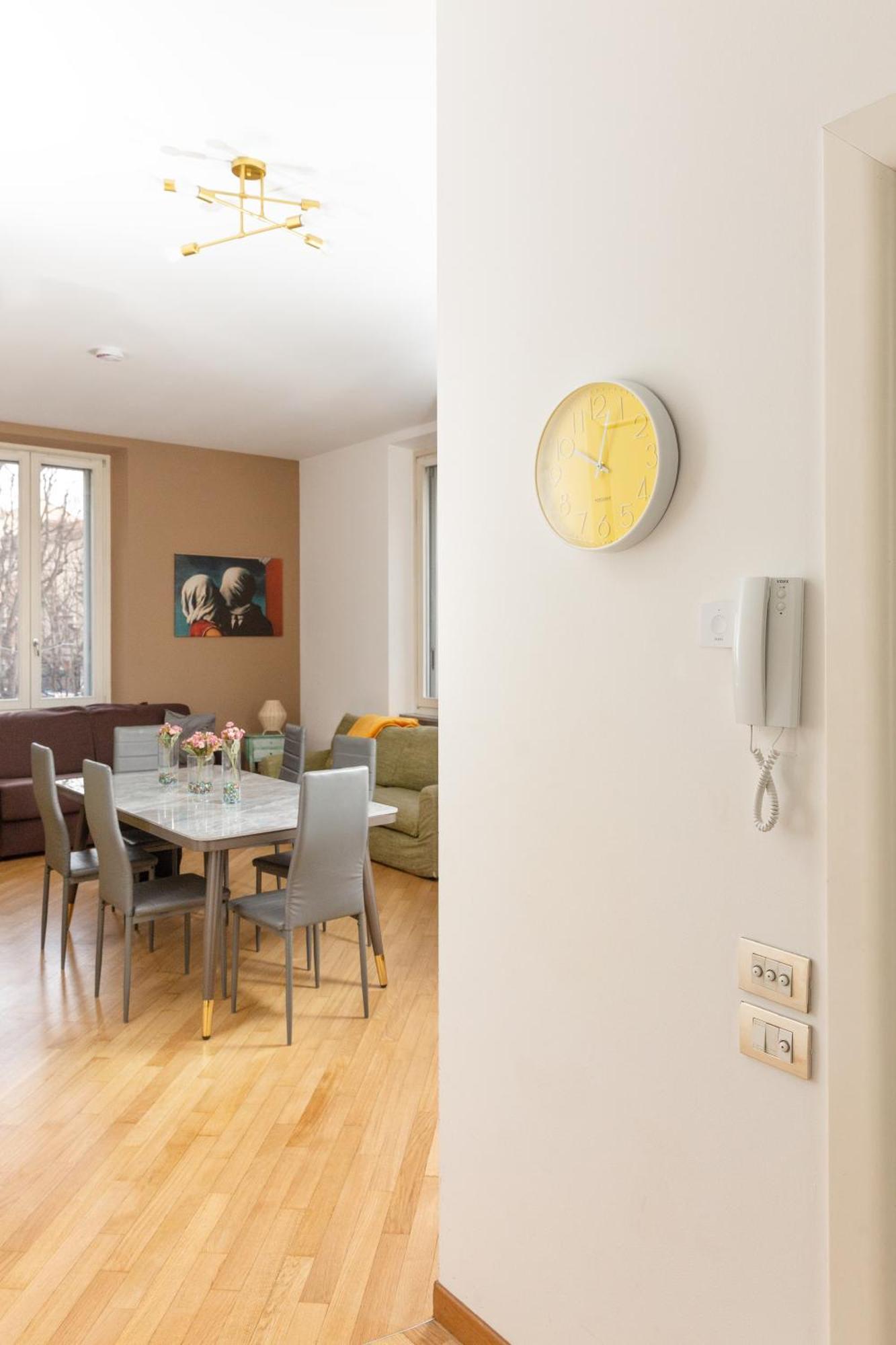 Free Parking Exclusive Apartment Magritte Style Милан Экстерьер фото
